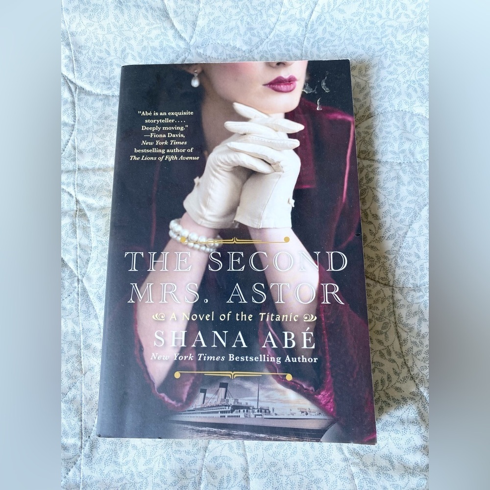 The Second Mrs.‎ Astor: A Novel of the Titanic - Paperback book By Abe, Shana